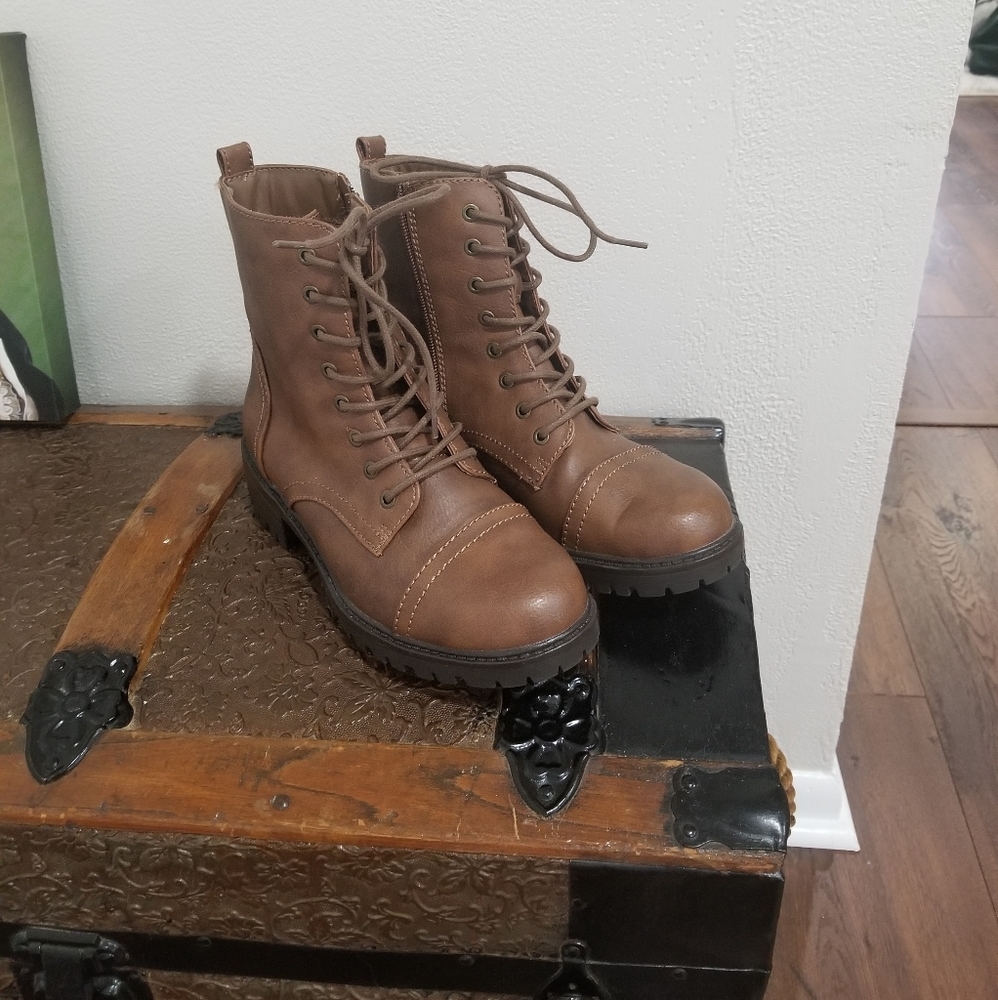 NWOT Brown Combat Boots - Picture 2 of 5